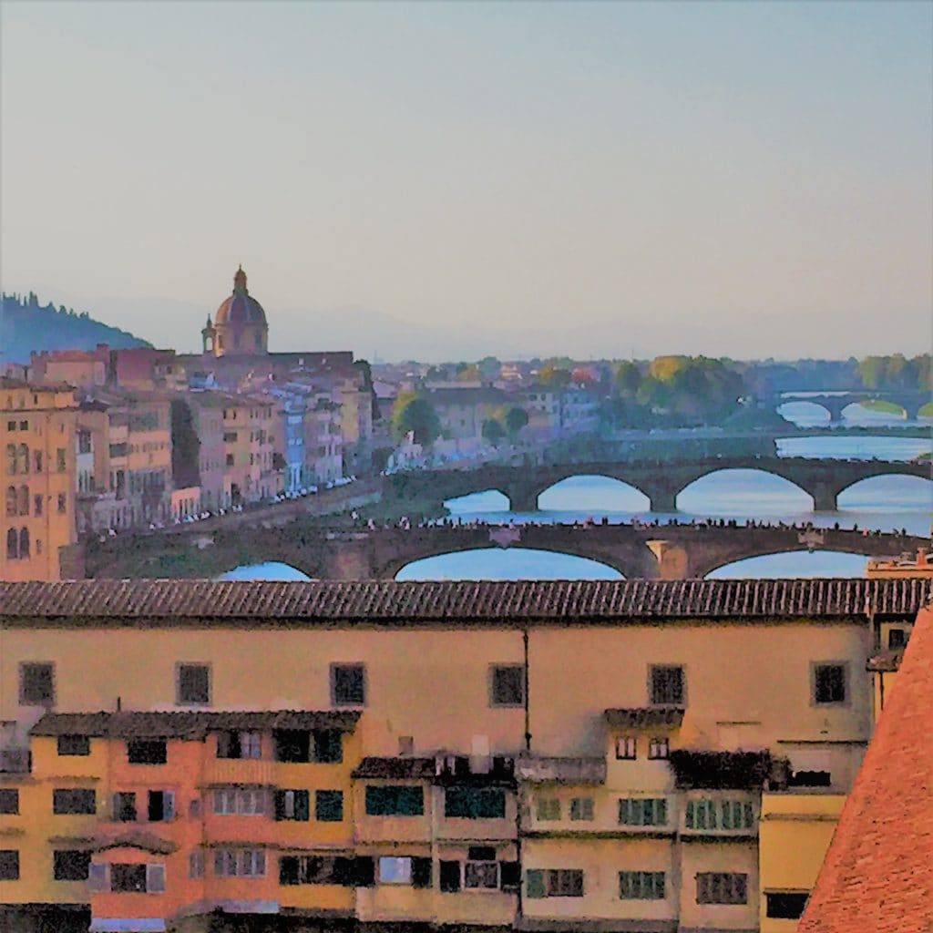 Florence's six bridges crossing the Arno River are beautiful to see and some of the best photos experiences in the city.
